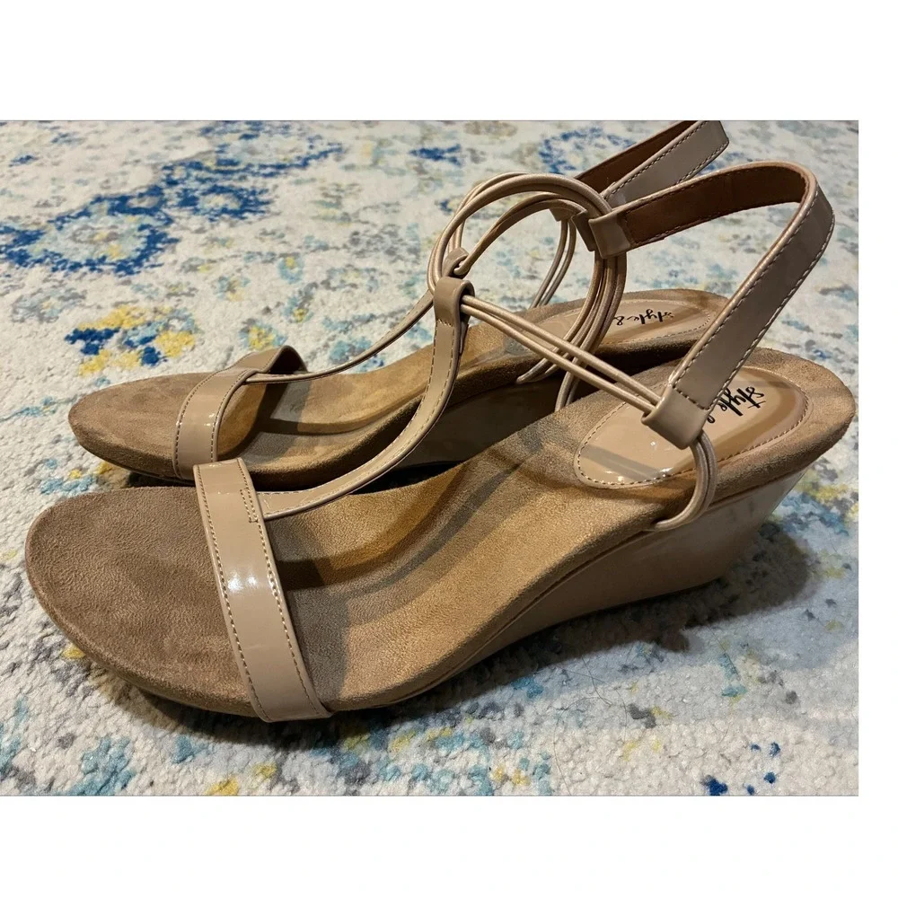 Style & Co Mulan Nude Patent‎ T-Strap Wedge Sandals Womens 12M F42199 Beige